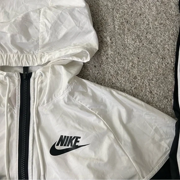 Nike Windbreaker - Picture 2 of 6